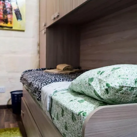 Charming And Gorgeous Traditional House In Which Is Only A Two Minute Walk Away To The Centre Makes It Perfect For A Cozy In Malta *