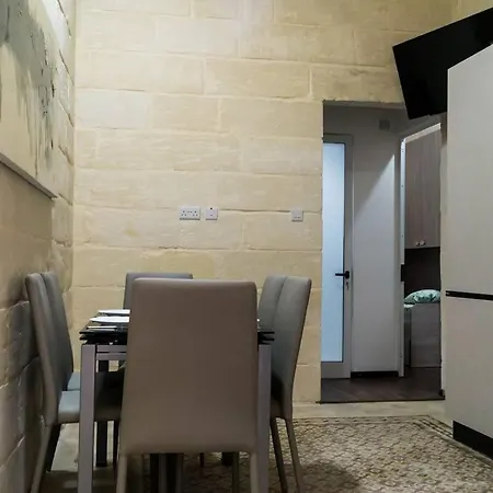 Charming And Gorgeous Traditional House In Which Is Only A Two Minute Walk Away To The Centre Makes It Perfect For A Cozy In Malta Cospicua