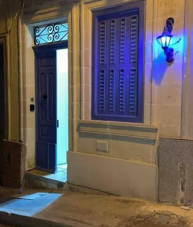 Charming And Gorgeous Traditional House In Which Is Only A Two Minute Walk Away To The Centre Makes It Perfect For A Cozy In Malta * Cospicua