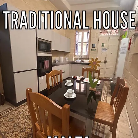 Charming And Gorgeous Traditional House In Which Is Only A Two Minute Walk Away To The Centre Makes It Perfect For A Cozy In Malta Holiday home *
